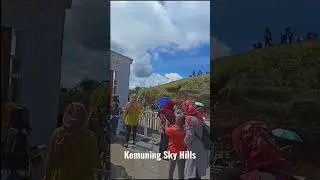 suasana libur tahun baru imlek di jembatan kaca Kemuning sky hills karanganyar