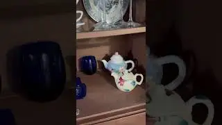 ORGANIZATION DECORATING A CHINA CABINET