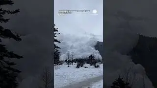 Massive Avalanche Sends Tourists Scrambling for Safety