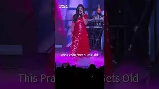 THE MOST TIMELESS PRANK EVER 🤣 Shreya Ghoshal On Stage