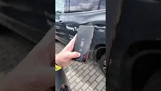 Jak wyjechać autem bez wsiadania? Zobacz ten trik!