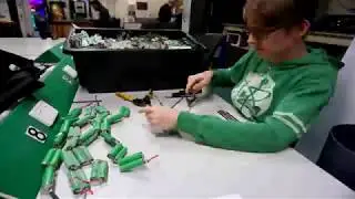 How long does it take to pull apart 1kWh of Lithium Ion 18650s? (timelapse)