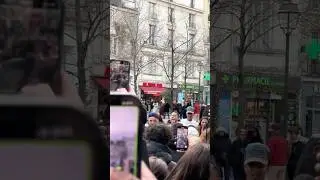 C&rsquo;est la vid&eacute;o de mon amie qui vie l&agrave;-bas il avait beaucoup de monde