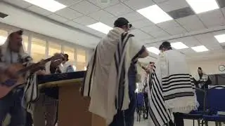 Hallel with the Musical Maggid