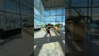 Airport trend-air the messy arms on calypso! X #dancer #alicante #airport #celinedionsong