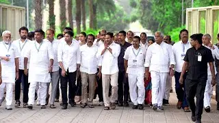 Ys Jagan Mohan Reddy One Crore Signatures Vehicles Rally | Governor Office Vijayawada | DistodayNews