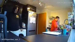 🔴 24/7 LIVE: Italian Couple in London - Real Life [KITCHEN 🍳] - MiGIPepeVibes - Cam 3