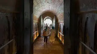 Temple of the tooth relic - Sri Dalada Maligawa | Ancient decorated tunnel