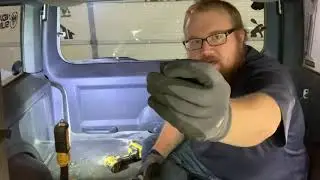 Cheap Jeep Episode 7 - Stuck Hatch, Door Lock, Key Replacement, and Key cylinder fix.
