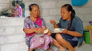 makan bareng mak'e terasa seger dan enak banget, sayur bobor lalap cabe ijo