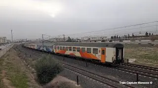 La E-1406 en tête d'un fret plats, citerne, voitures voyageurs avec la E-1419 en véhicule quitte Fès