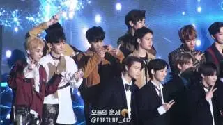 170222 GAON CHART AWARDS EXO PHOTO TIME @ 가온차트 시상식 엔딩 무대 후 전출연자 포토타임~ (엑소도 포즈 잡는데 귀엽지ㅠㅠ)