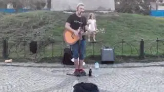 Singer with guitar sings 5nizza`s song
