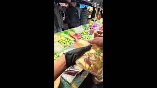 Live broadcast of street food specialties and fruit delicacies