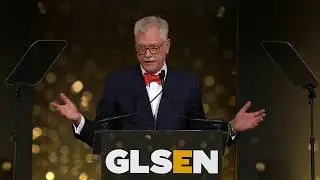 Soli Guzman & Melissa Dickson present the Visionary Award to David Henry Jacobs | Respect Awards