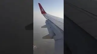 لحظة هبوط طائرة تركية في مطار احمد بن بلة