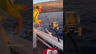 Christmas shopping for the ohana 🛥️🎅🏽🤶🏽✨✨ #maui #fishing #kapasungear