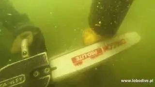 underwater chainsaw cutting