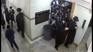 Synagogue&rsquo;s security footage shows tallis bag falling into Garbage bin