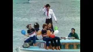 Captain Paul Nicholas is 'Jiggin'' up in the Riggin' Seaside Special (1978)