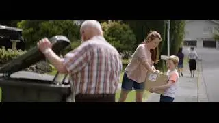 Farmers' 'Secret Santa' campaign by FCB