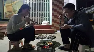 A long day ended with the glow of the barbecue fire and the loving gazes of Huyen and Thu.