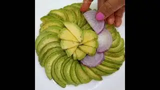 Avocado- en uiensalade | Avocado recepten | Avocado salade recepten | Uiensalade | Groentesalade