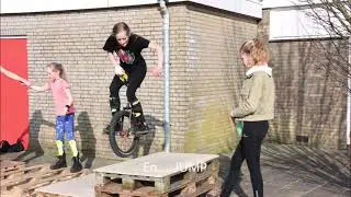 Gymsport Leiden en Kindercircus Miloco trainen samen rondom de circustent.  www.leidseglibber.nl