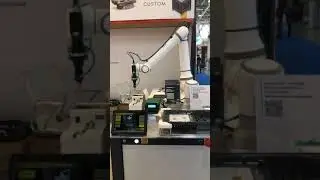 Cobot's Screwing Demontrsation on Bologna Fair