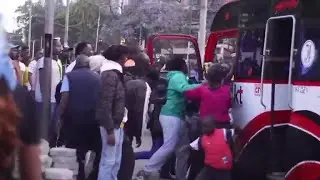 DRAMA! ANGRY KENYANS PULL OUT KANJO OUT OF MATATU AS HE WAS TRYING TO TAKE BRIBE FROM THE DRIVER
