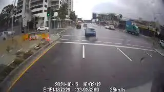 Truck Dashcams Australia Accident - Confused over yellow light!