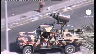 Fighting rages close to Gaddafi's Tripoli compound