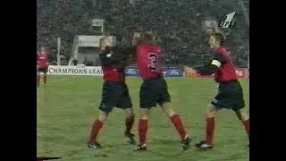 Graeme Le Saux & David Batty fight during the Champions League game against Spartak Moscow (1995)