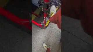 Очередной пассажир, но в этот раз знакомые остались проследят. #автобус #нарушение #ситуация #воспит