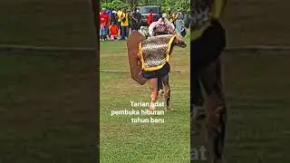 Tari adat dayak pembuka hiburan tahun baru PAMA BRCB.