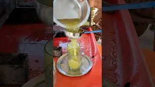 Making sugarcane juice on the streets of Pakistan #pakistan #islamabad