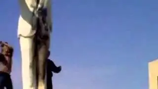 Hafez Assad Statue Attacked by Amouda Residents   8 Oct 11
