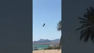 Homem aparece com prancha voadora