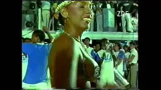 A Escola de Samba Vila Isabel se apresentando no Clube Líbano nos anos 80