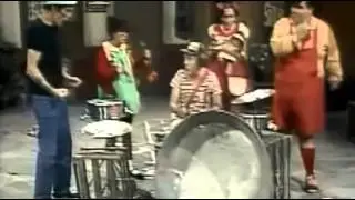 CHAVO DEL OCHO TOCANDO HUAYNITO