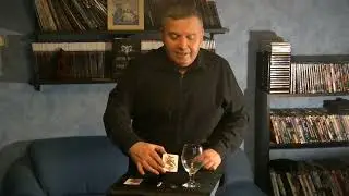 Érmeáthatolás mutatvány