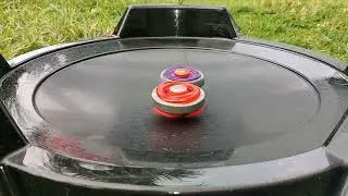 Beyblade Earth Eagle 145WD vs Dark Bull H145SD