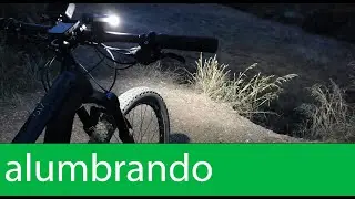Asi alumbra el foco Cateye Ampp800