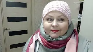 Собираюсь гулять и показываю новую куртку.