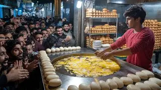 PAKISTANI FAMOUS STREET FOOD BURGER MAKING - FAST STREET FOOD WORKERS - YOU HAVE NEVER SEEN SKILLS