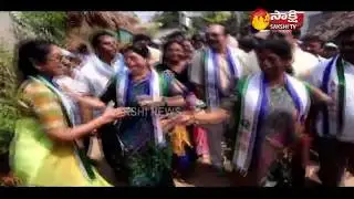 Vanga Geetha And Family Members Election Campaign in Kakinada