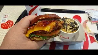 #FastFoodFriday Chick Fil A Original Pretzel Cheddar Club &mdash; сэндвич с курицей