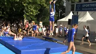 Claudia Jung - Mittenrein ins Gl&uuml;ck / Entdeckertag Hannover 2023 / Sportb&uuml;hne - TRAMPOLIN /10.9.2023