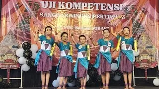Kak nin bawakan tari GUMYAK SURYO di tengah video ada penampakan lhooooo!!!!