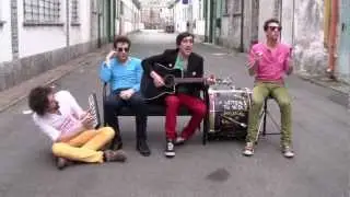 Helene's Mates - A lonesome cricket's singin' in my mind